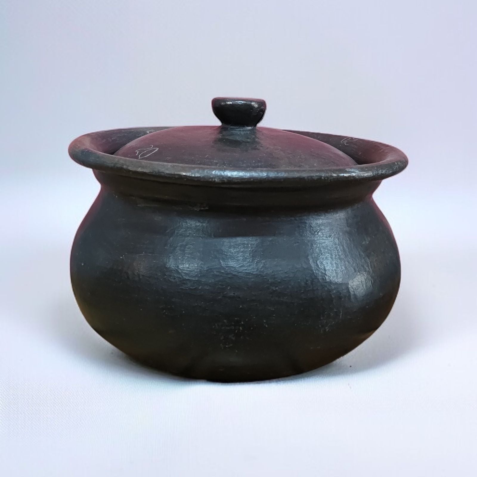 Longpi-Pottery-Clay-Earthware-Pot-4.5lt-with-Handle-IndigiCraft.