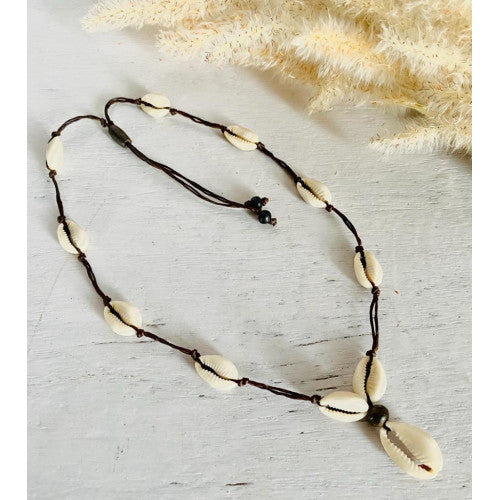 Flower child - Shell Necklace