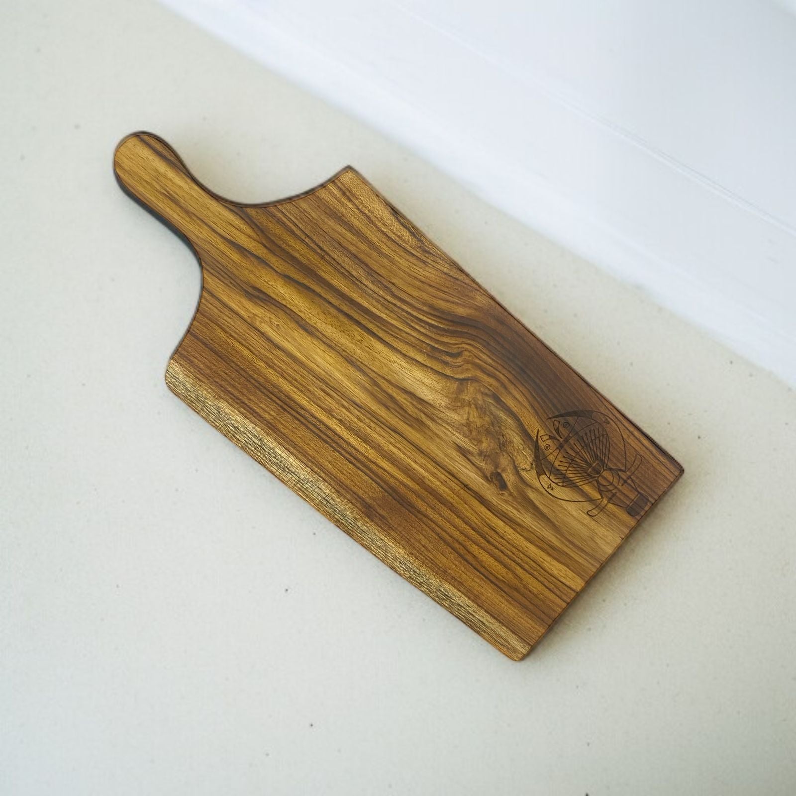 Chopping-BoarMedium-Bull-Design-Handle-Custom Creation .