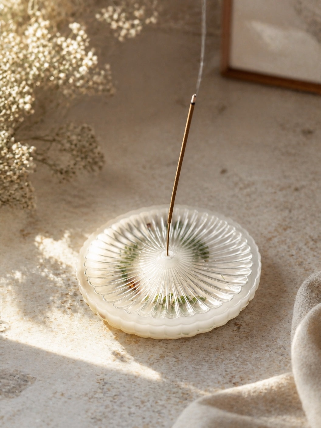 Fern -Leaf- Milky -Scallop- incense -Stand - Resin by Achila